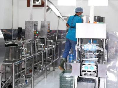 Fasilitas dan tangki pasteurisasi di rumah produksi NatNat